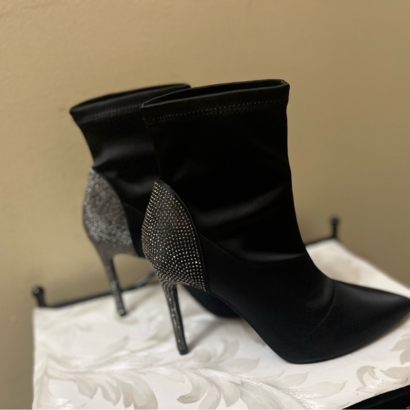 🆕. Elegant Black Studded Stiletto Ankle Boots 7.5 NWT - Picture 3 of 9